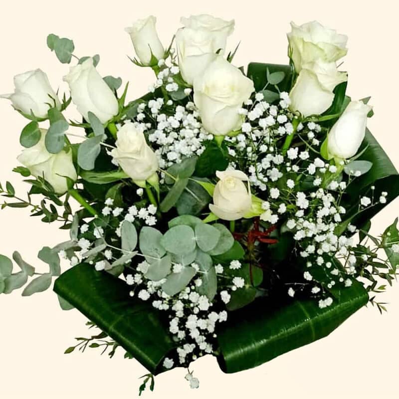 Rose Bianche con verde decorativo. Consegniamo a domicilio a Roma fiori freschissimi, anche in giornata!