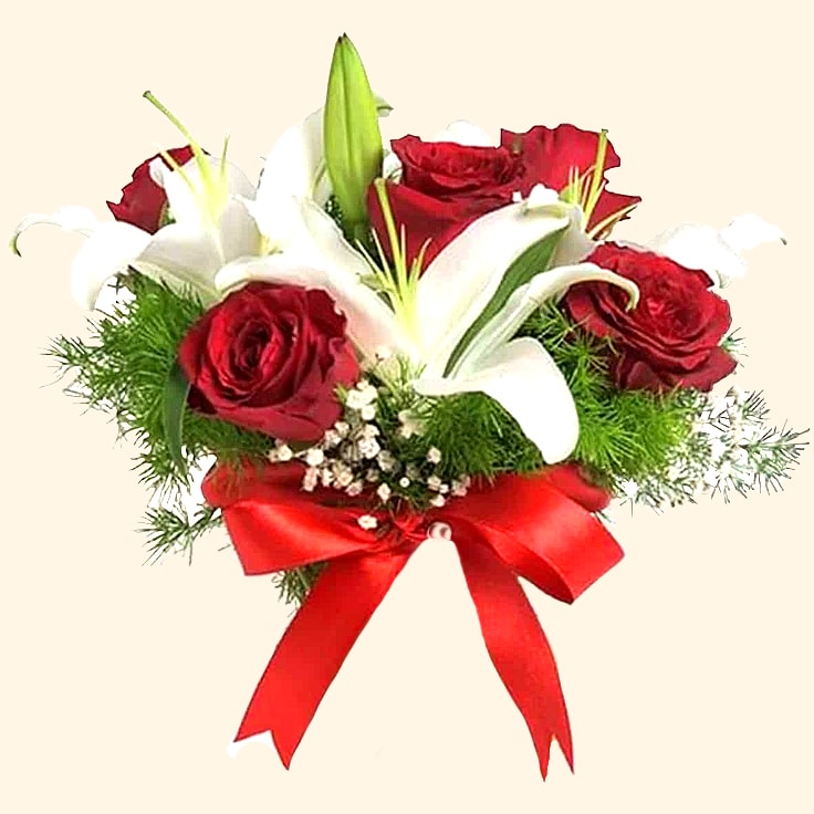 Composizione in vetro di Rose rosse e Lilium bianchi